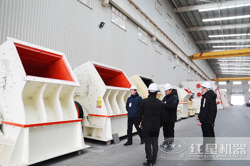 客户来厂参观青石破碎机设备 客户来厂参观青石破碎机设备