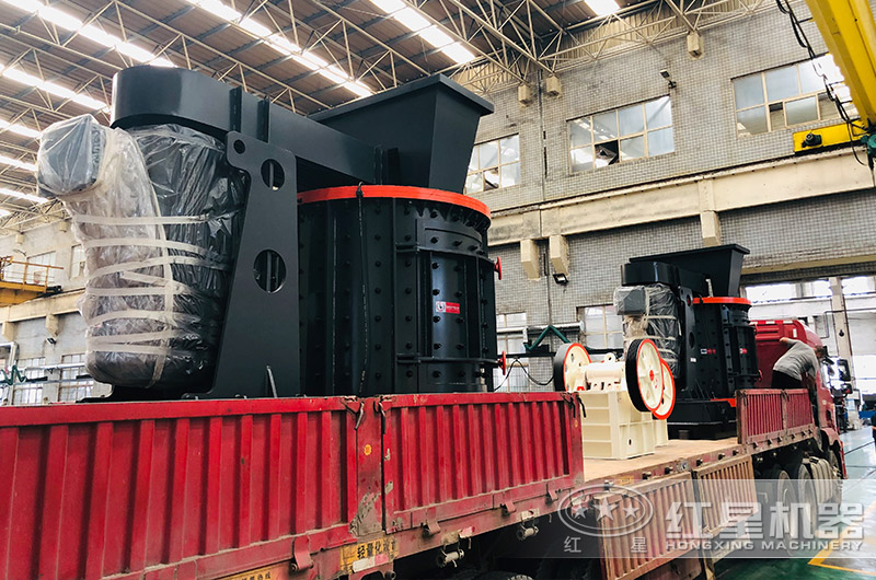 复合式破碎机装车发货中