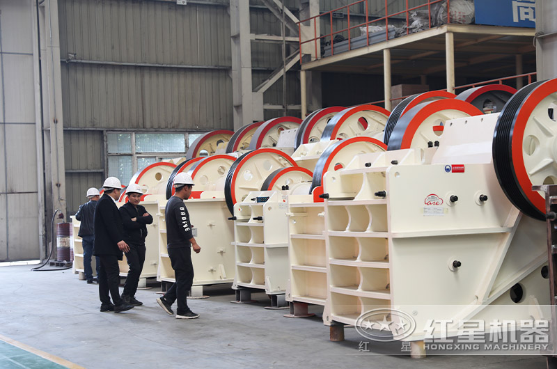 客户来多宝手机网页版登录入口车间参观大型颚破石子机