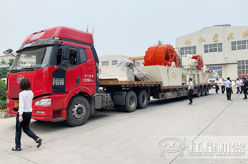 整套水洗机制砂石生产线设备装车发货中 整套水洗机制砂石生产线设备装车发货中