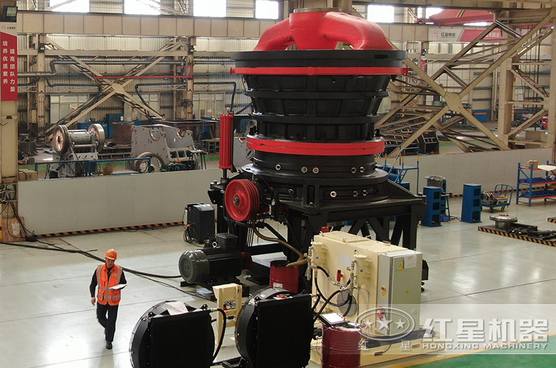 旋回式破碎机