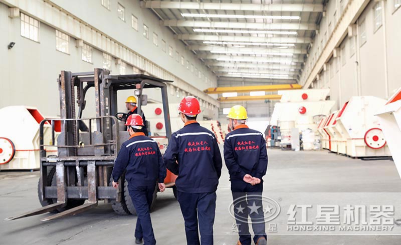 多宝手机网页版登录入口机器车间一角