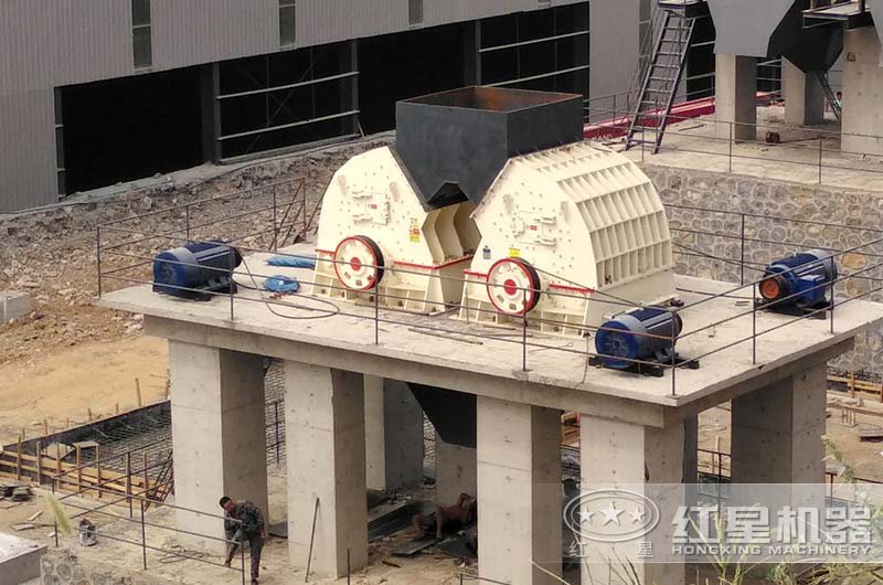 两台PCZ1220细型重锤式破碎机