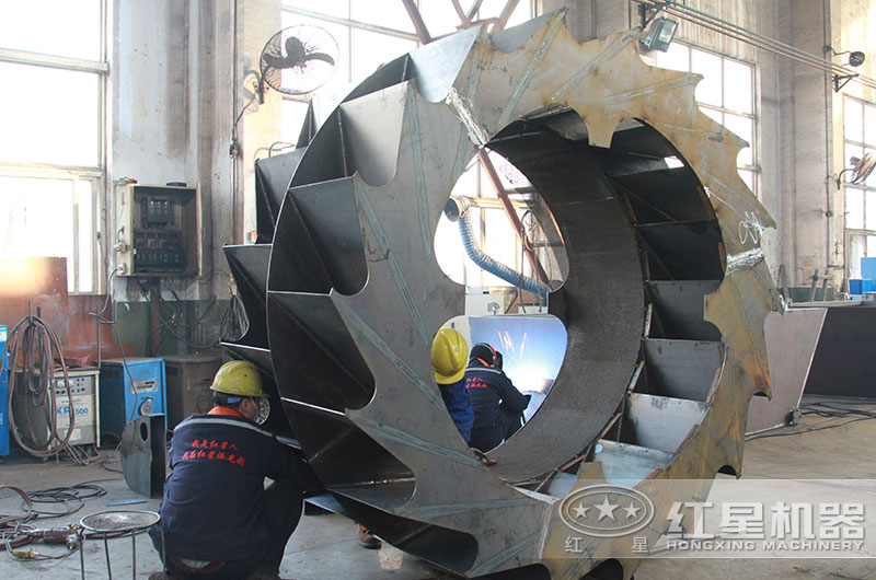 多宝手机网页版登录入口机器技术人员兢兢业业认真对待每一台设备