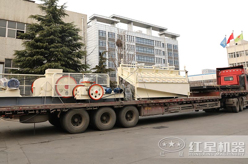 大型对辊破碎机装车、发往广西