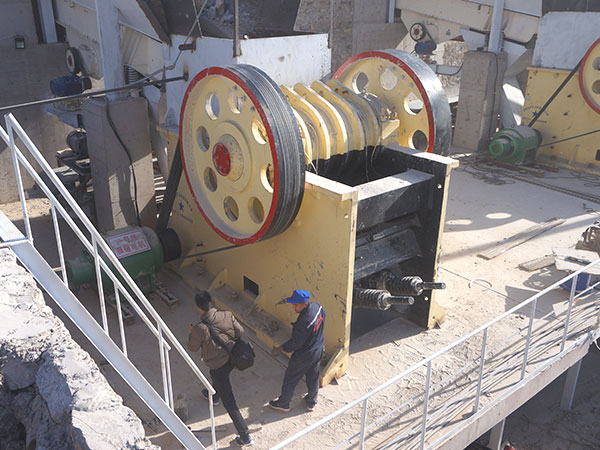 碎石机一套下来要多钱?一天能碎多少吨?