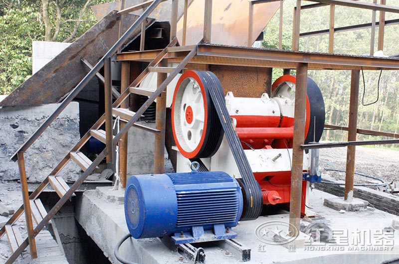 600—900碎石机作业现场图 600—900碎石机作业现场图