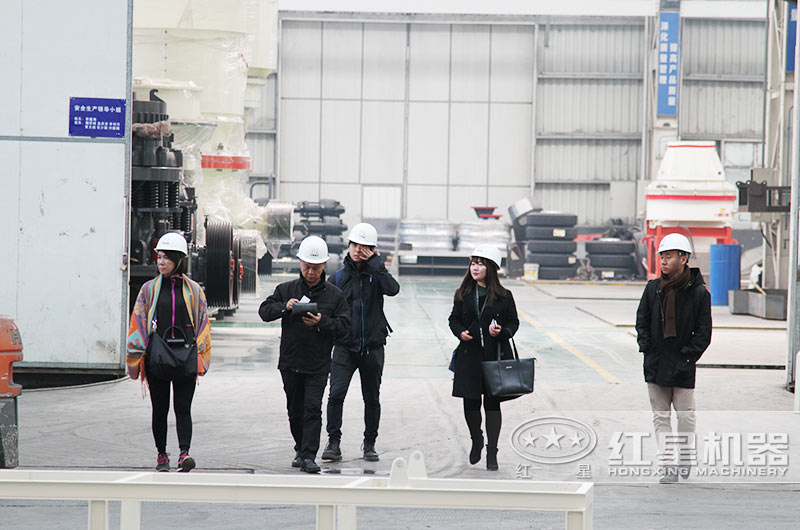 客户到多宝手机网页版登录入口厂区进行参观，并咨询