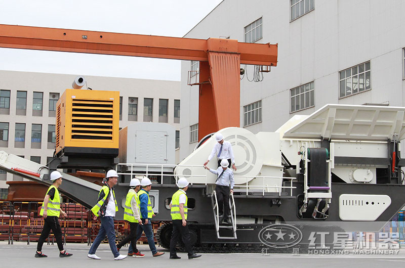 几位四川客户来厂区实地考察 几位四川客户来厂区实地考察