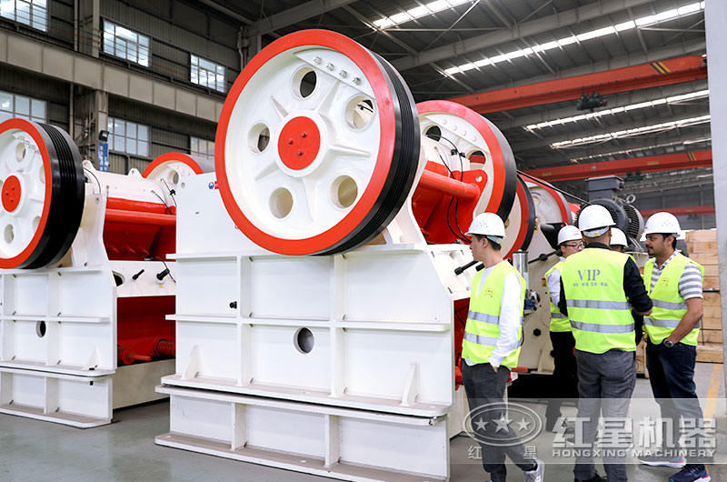 印度客户到厂参观颚式破碎机 印度客户到厂参观颚式破碎机