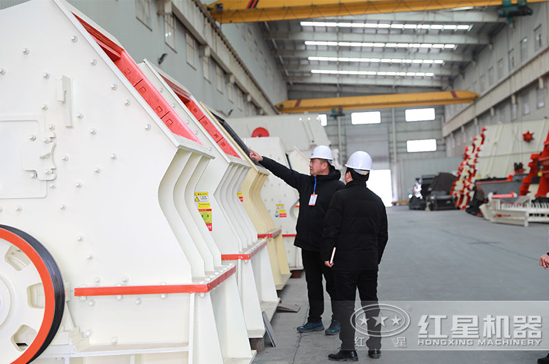 多宝手机网页版登录入口客户到厂参观锤式破碎机