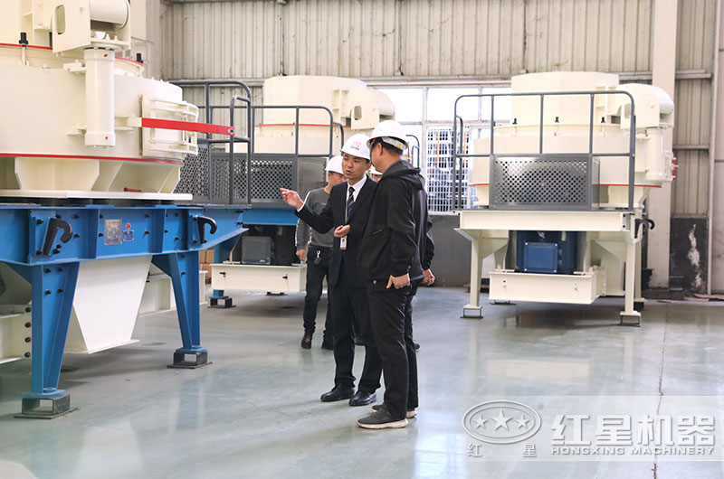 客户到多宝手机网页版登录入口车间近距离参观考察HVI制砂机