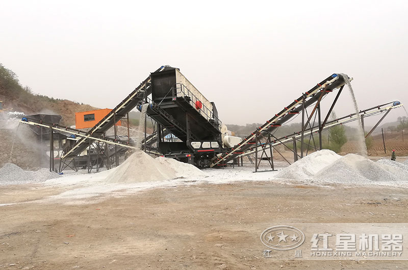 正在广东作业的移动式破碎磕沙机 正在广东作业的移动式破碎磕沙机