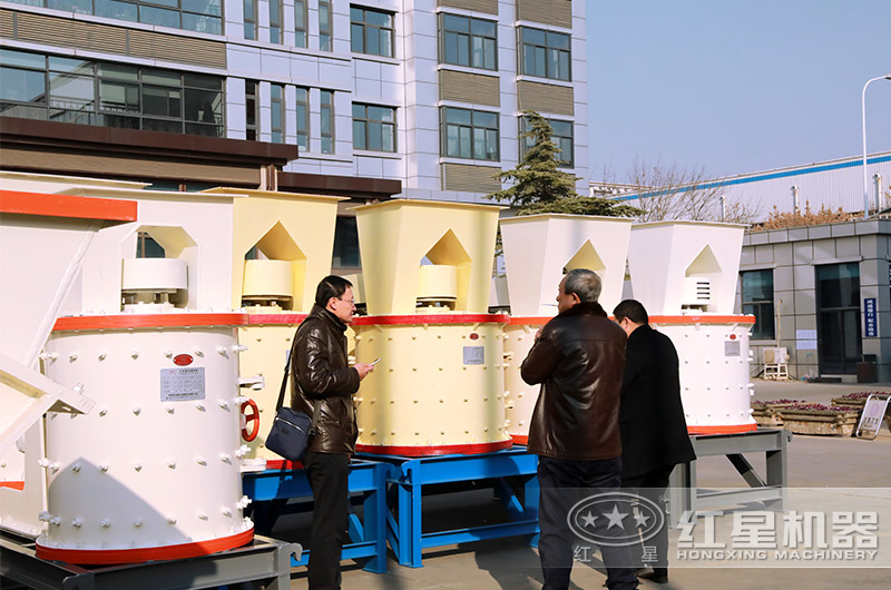 客户来多宝手机网页版登录入口厂区参观，近距离了解小型制砂机