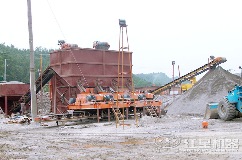 大型对辊制砂机生产现场图 大型对辊制砂机生产现场图