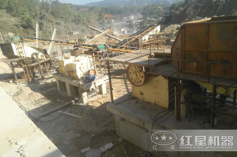 鄂破碎石机+反击破作业现场